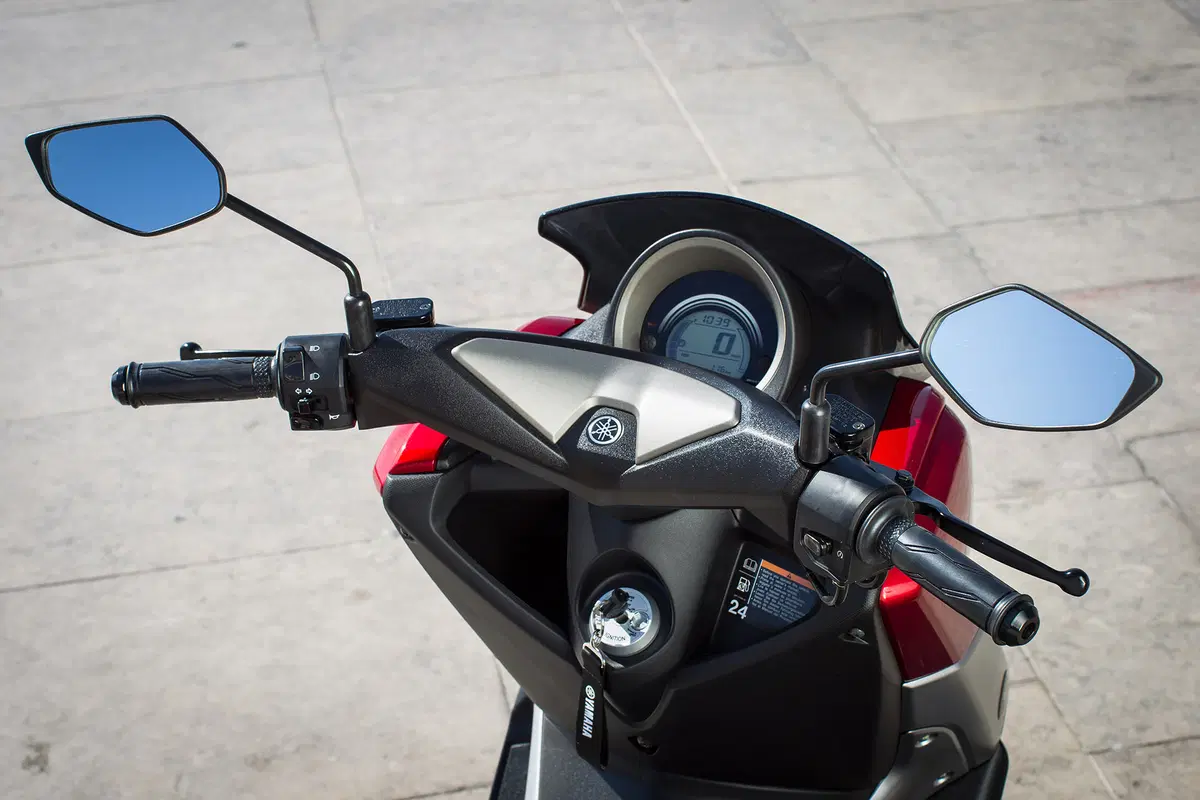 Yamaha NMAX 125 (24)