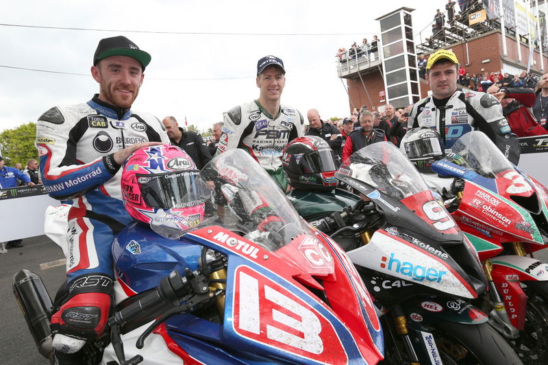 Il podio della Superstock: da sinistra Johnson, Hutchinson e Dunlop