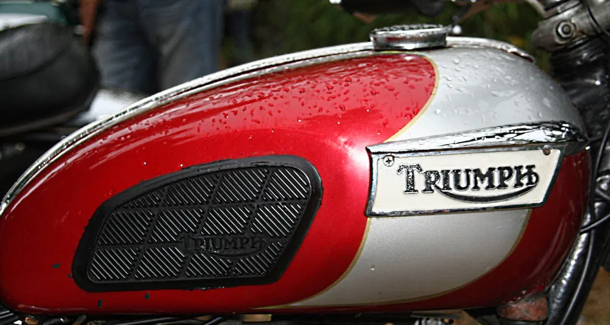 Moto inglesi in riva al lago (14)