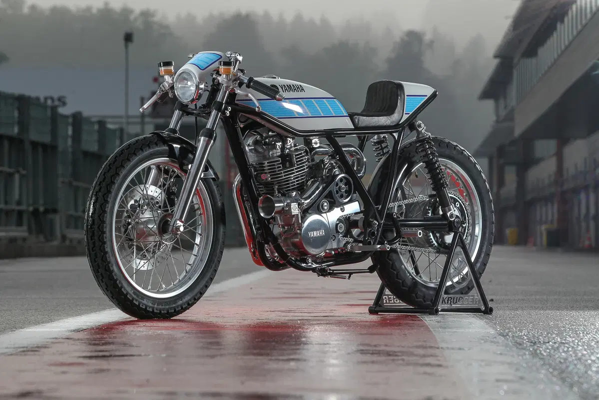 Yamaha SR 400 Krugger, vintage GP style