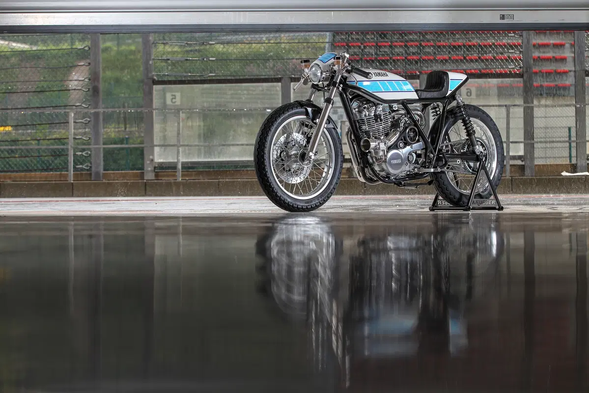 Yamaha SR 400 Krugger, vintage GP style (5)