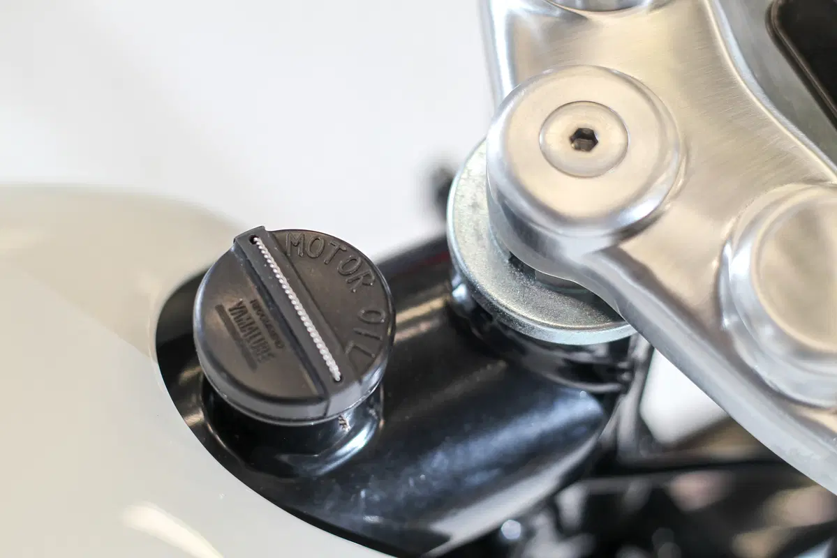 Yamaha SR 400 Krugger, vintage GP style (10)