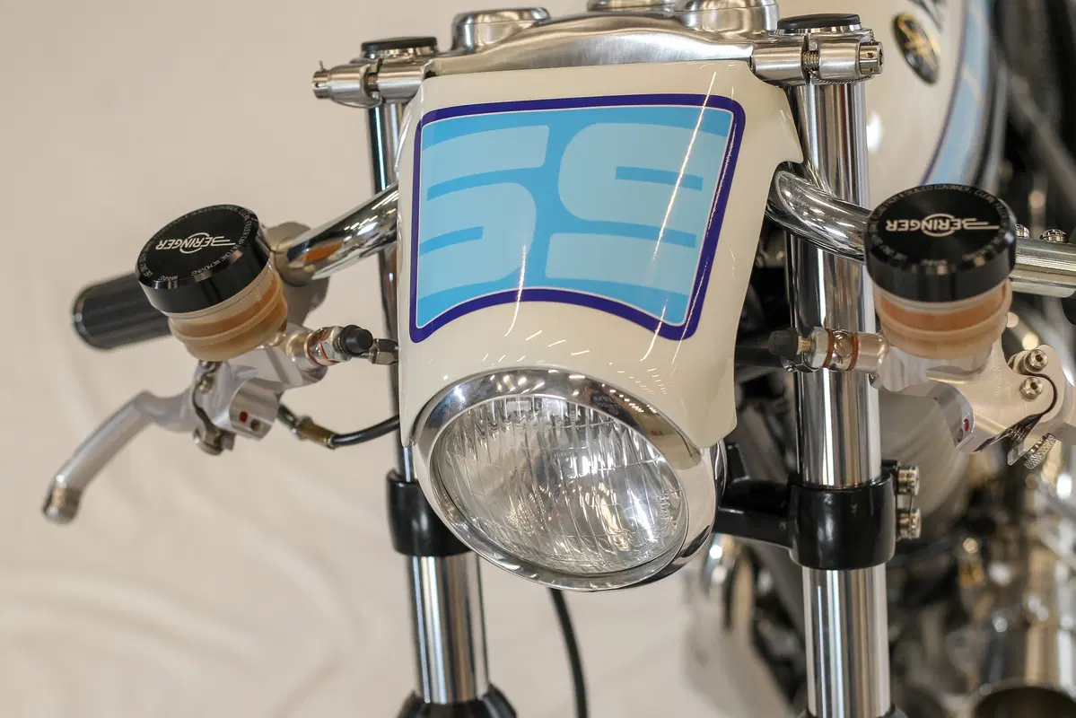 Yamaha SR 400 Krugger, vintage GP style (8)