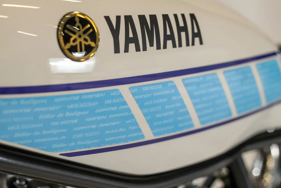 Yamaha SR 400 Krugger, vintage GP style (7)