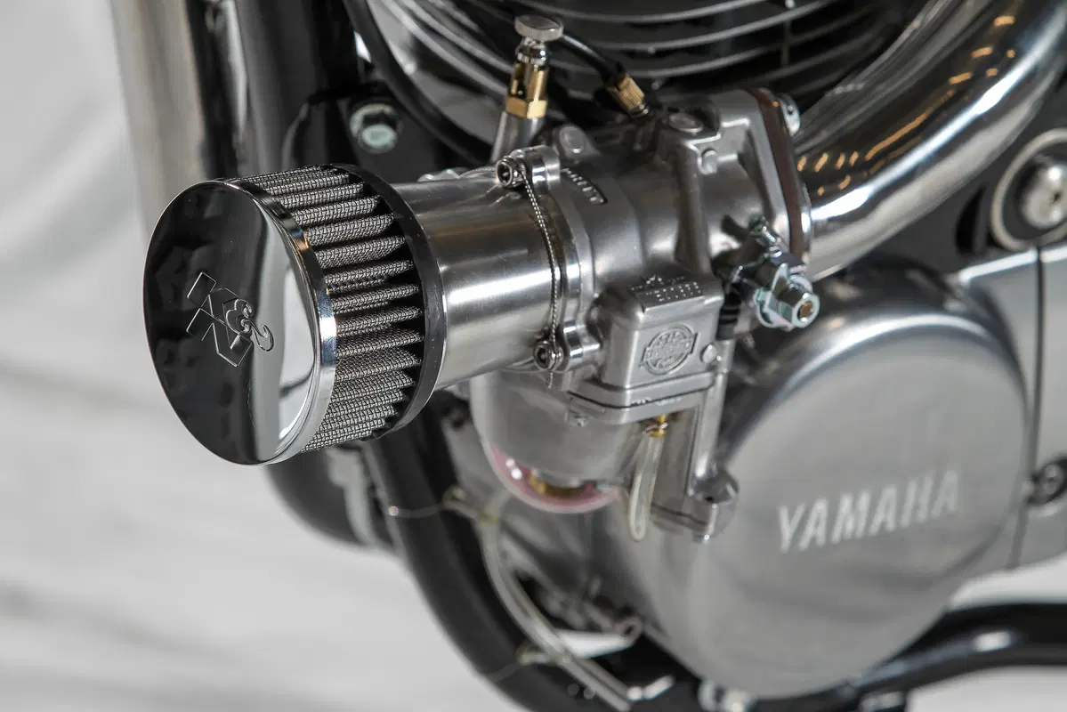 Yamaha SR 400 Krugger, vintage GP style (13)