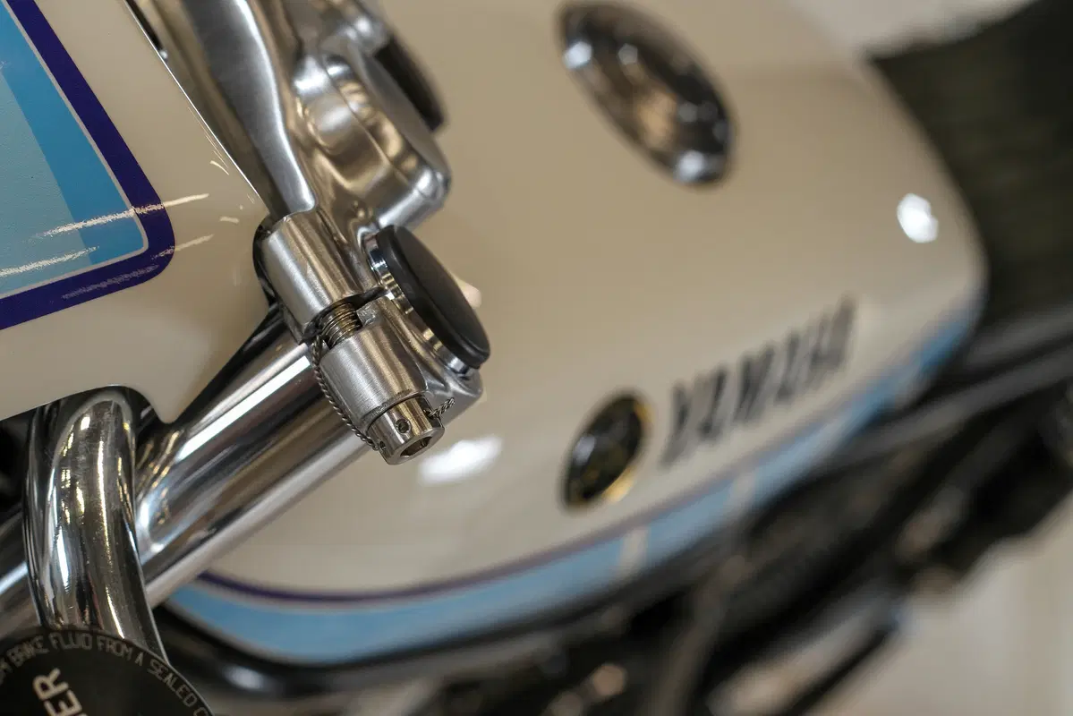 Yamaha SR 400 Krugger, vintage GP style (11)