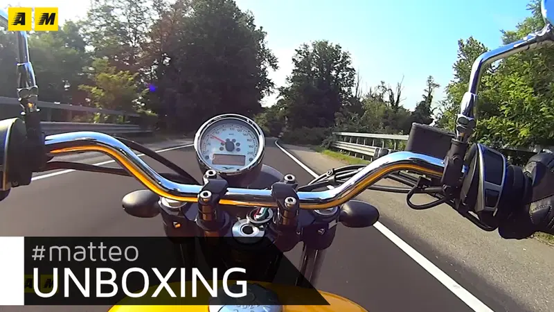 L'unboxing di Matteo: Moto Guzzi V9 Roamer