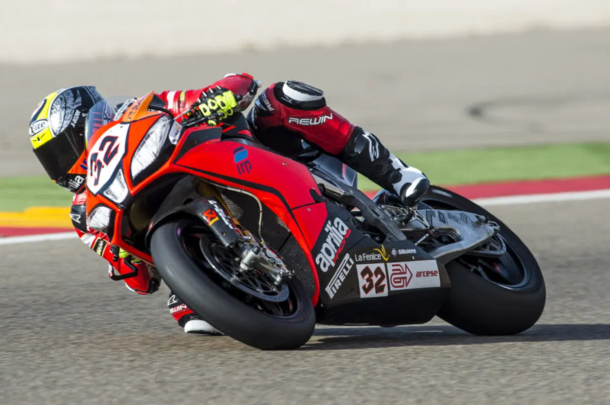  SBK. Il team Milwaukee con Aprilia nel 2017. Piloti Laverty e Savadori (2)