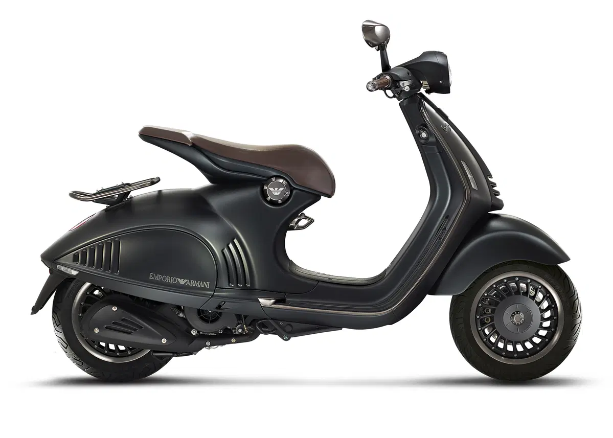 Vespa 946 Emporio Armani