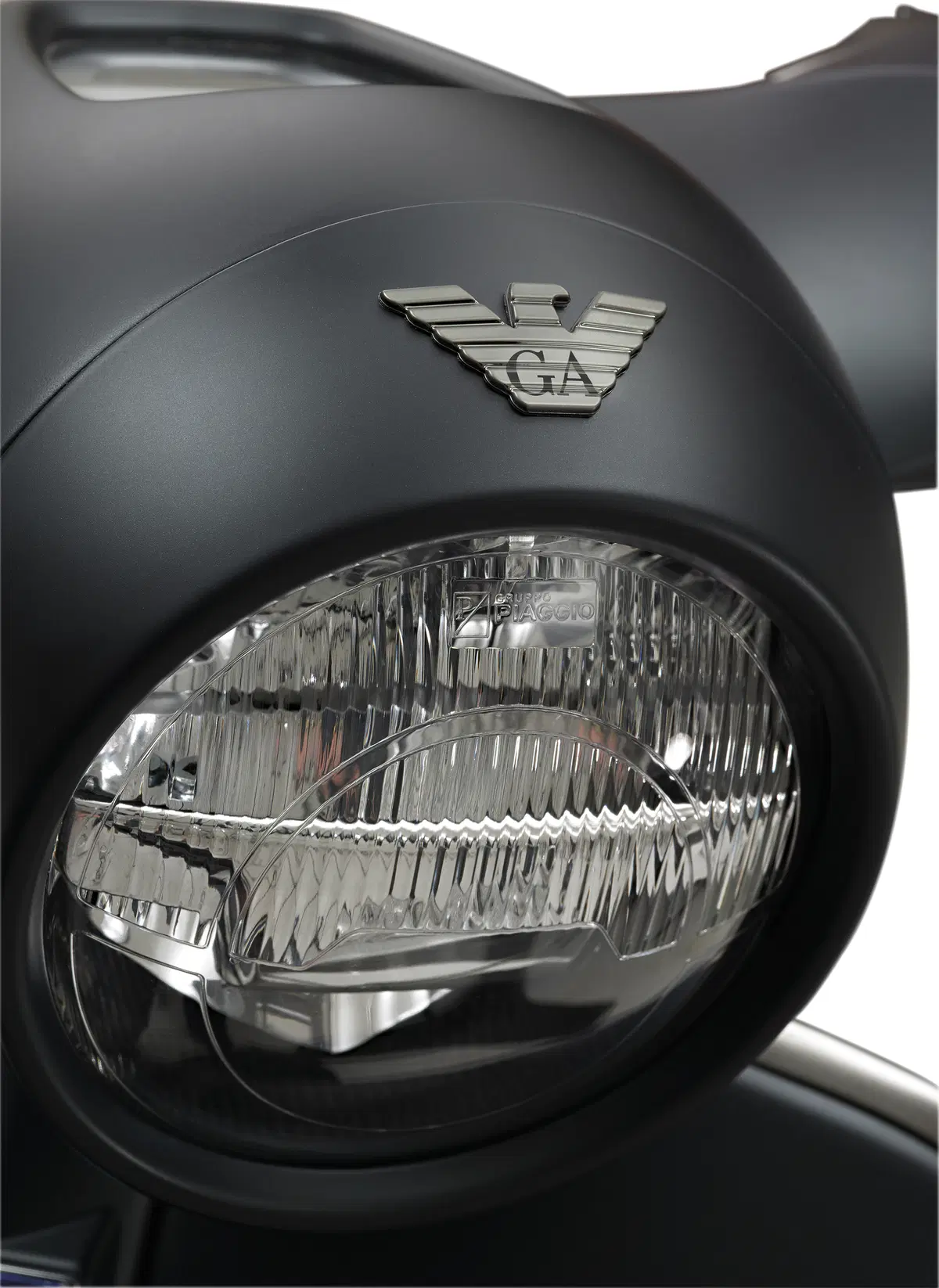 Vespa 946 Emporio Armani (4)