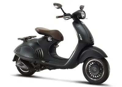 La Vespa disegnata da Giorgio Armani
