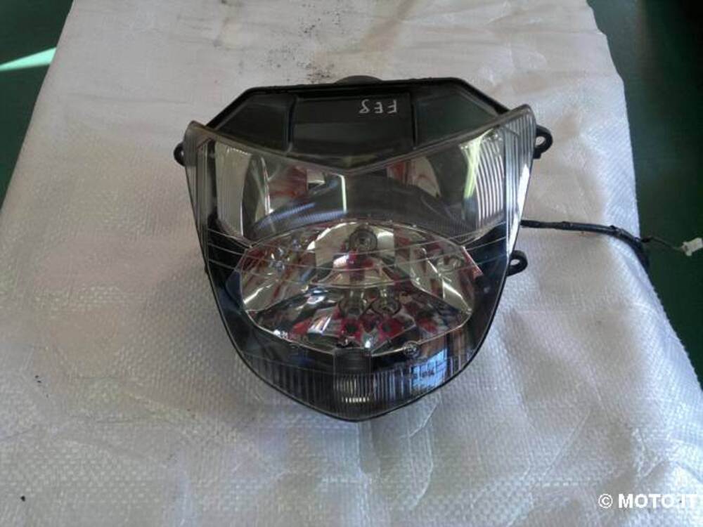 faro anteriore fes 125/150 2t /250 Honda fes 125/150pantheon 2t 250 foresight