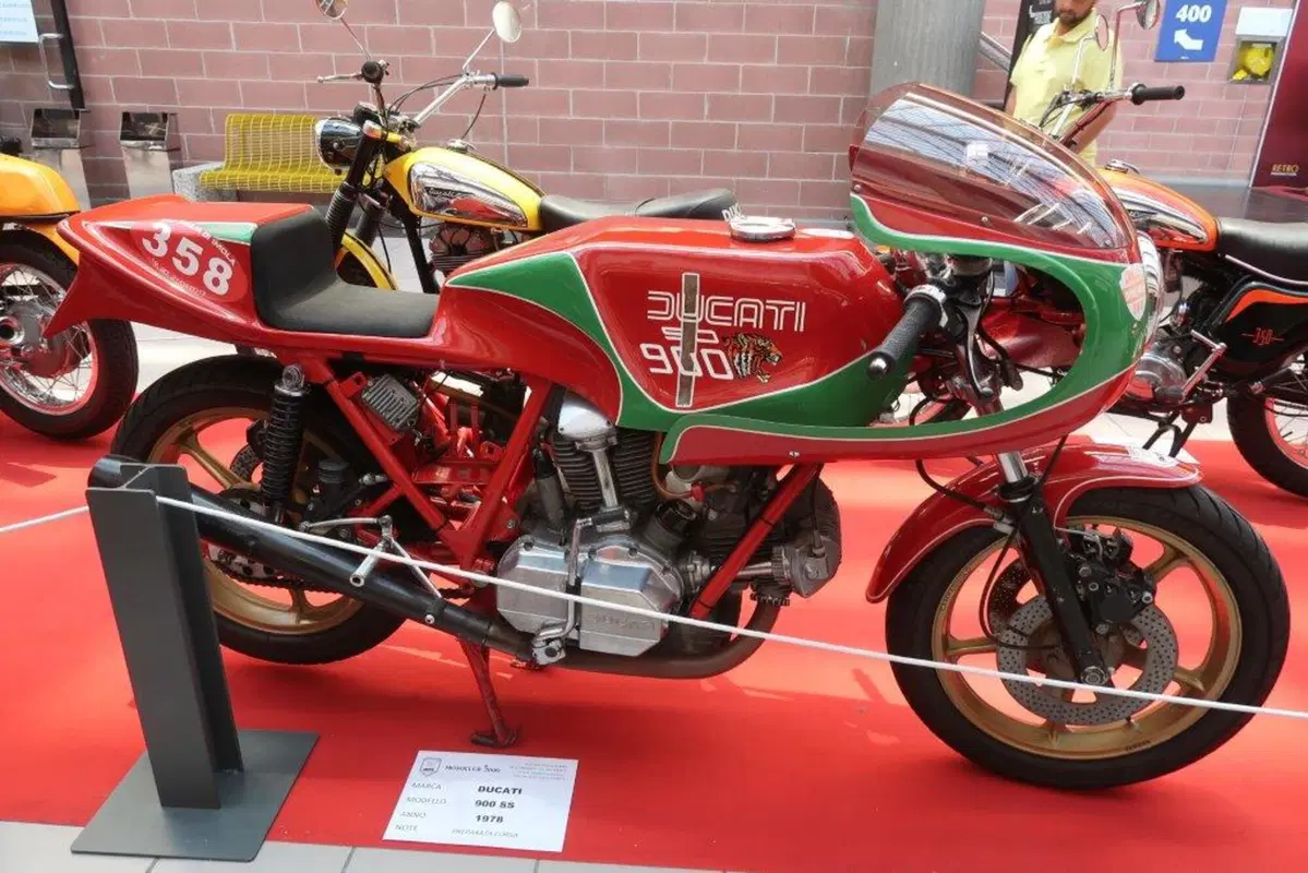 Modena Motor Gallery. Moto, auto e tanto pubblico (11)