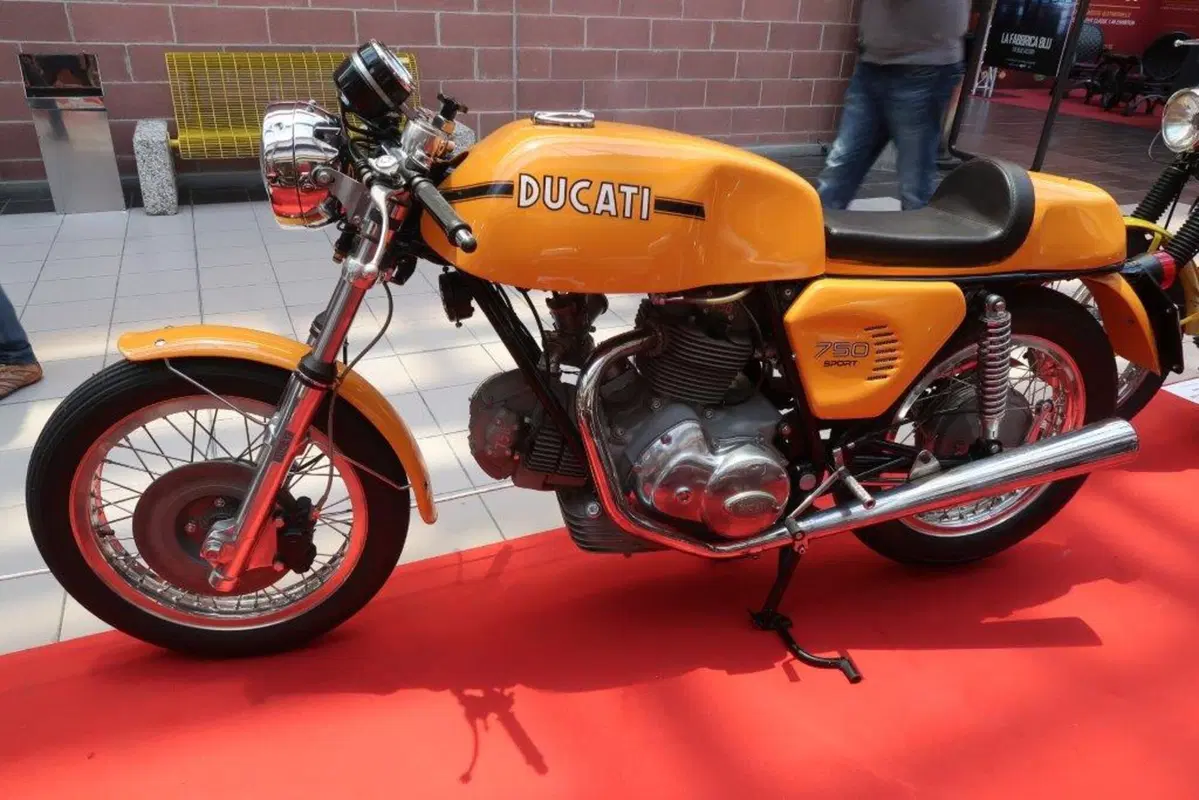 Modena Motor Gallery. Moto, auto e tanto pubblico (12)