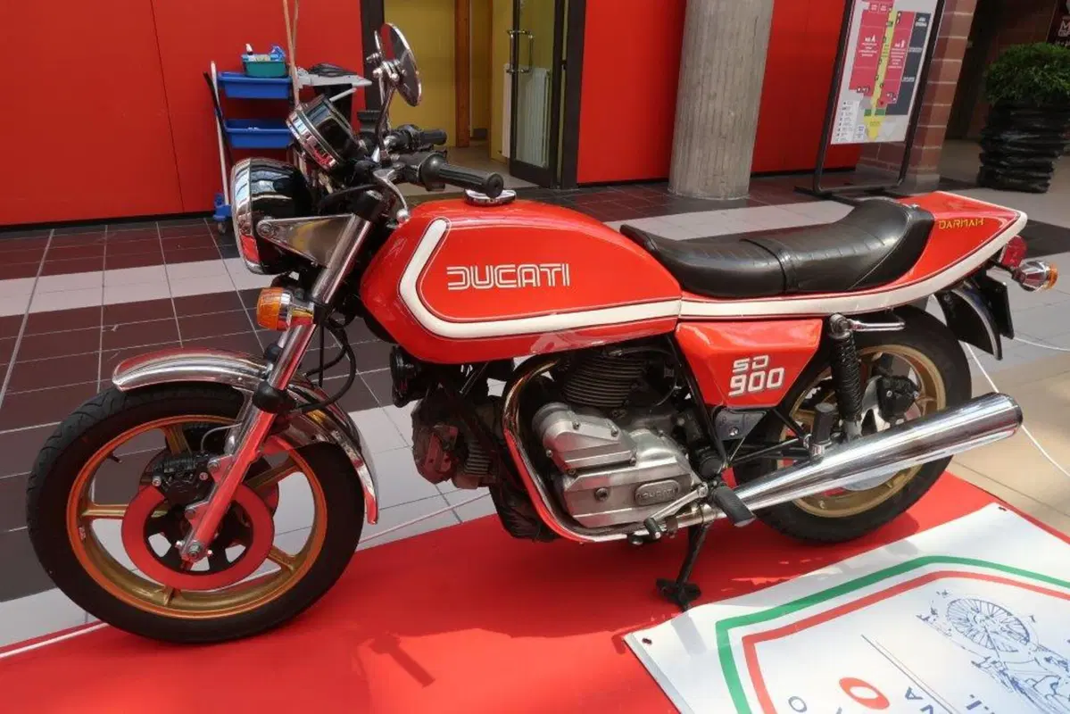 Modena Motor Gallery. Moto, auto e tanto pubblico (13)