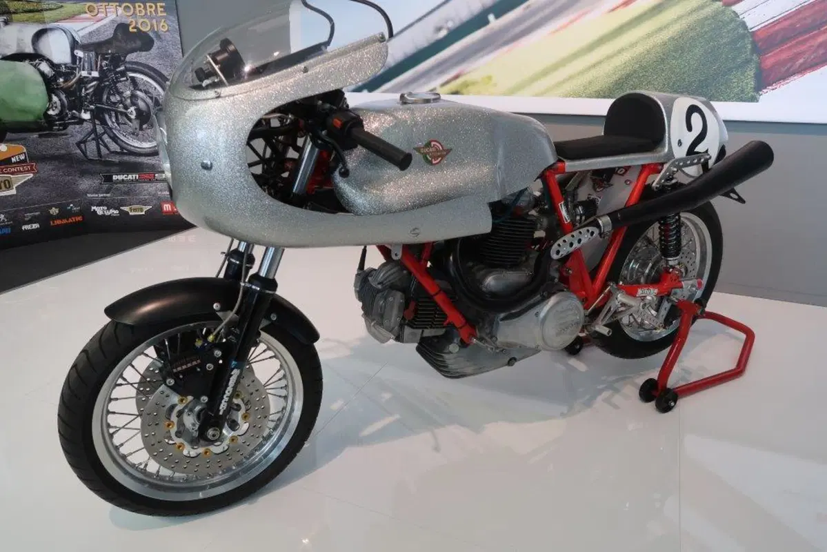 Modena Motor Gallery. Moto, auto e tanto pubblico (24)