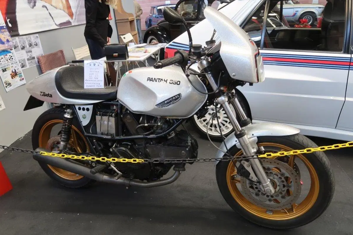 Modena Motor Gallery. Moto, auto e tanto pubblico (25)