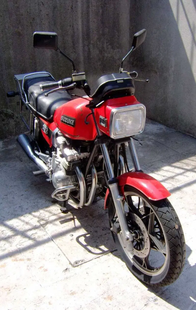 Suzuki GSX 750 (2)