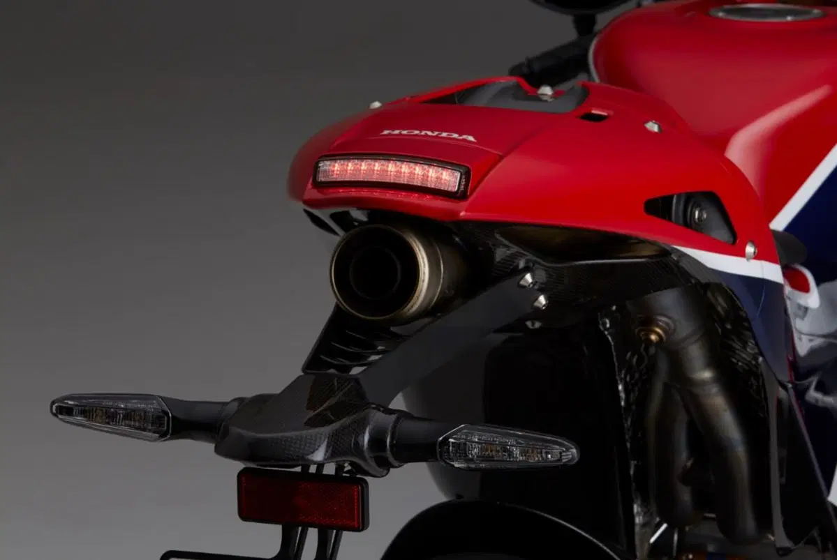 Honda RC213V-S, svelati i dati tecnici e il prezzo (21)
