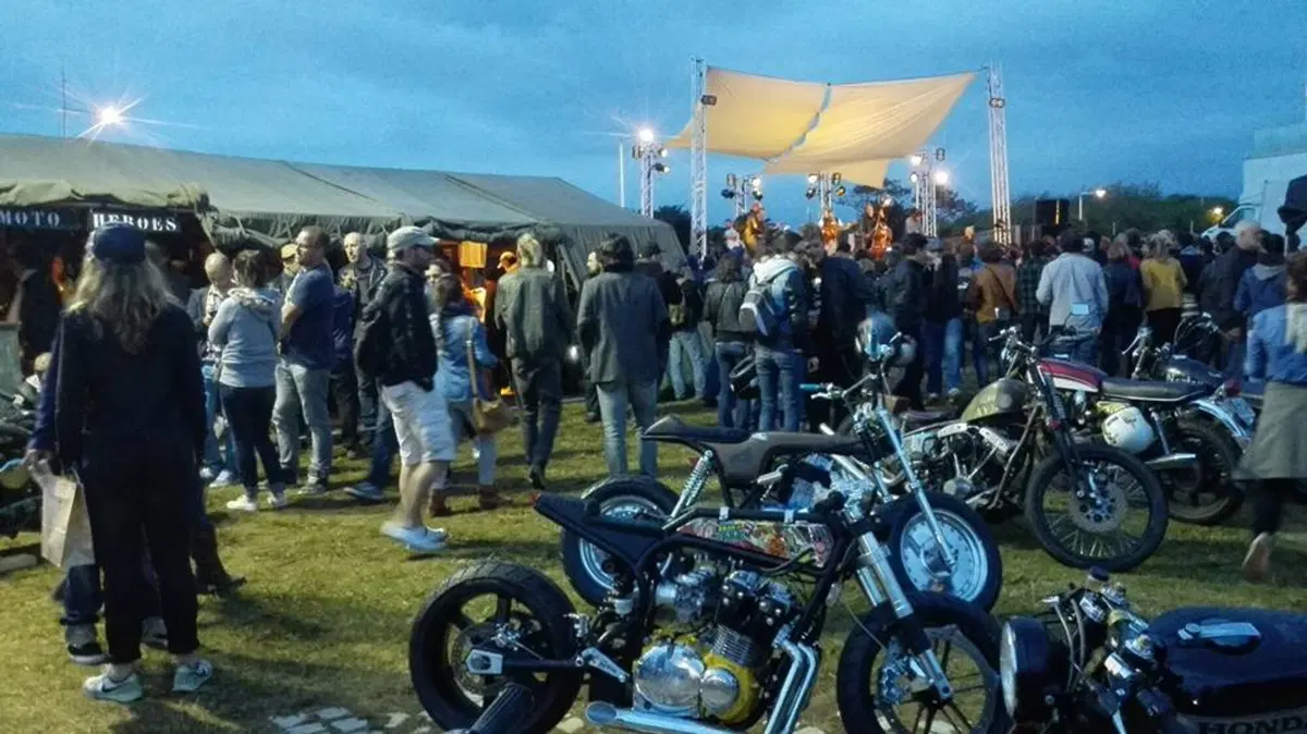 Wheels and waves: le foto delle moto e del pubblico (22)
