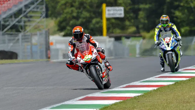 CIV Mugello: giro di boa, battaglia in tutte le classi