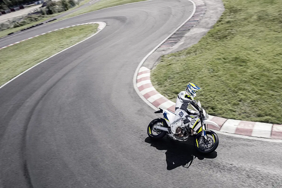 Husqvarna 701 Enduro e 701 Supermoto 2017 (10)