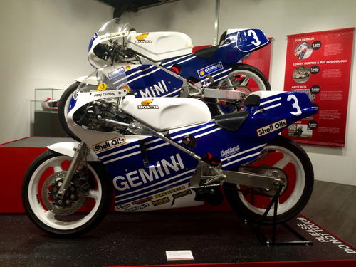 Due delle Honda RS250 portate al TT da Joey Dunlop