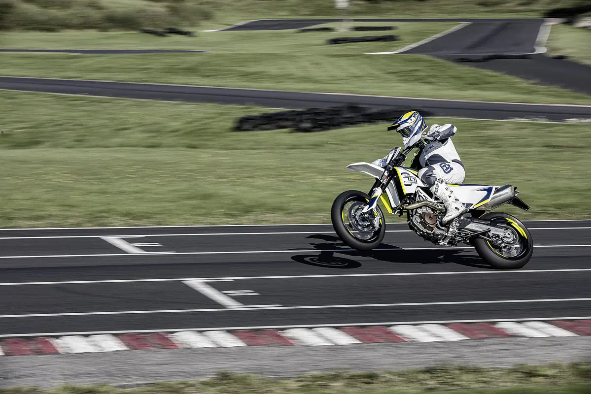 Husqvarna 701 Supermoto 701 Supermoto (2017 - 19) (9)