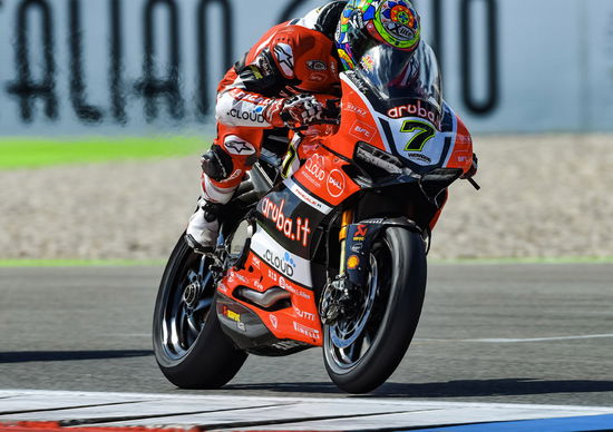 SBK, Davies è il più veloce nelle FP1 a Magny Cours