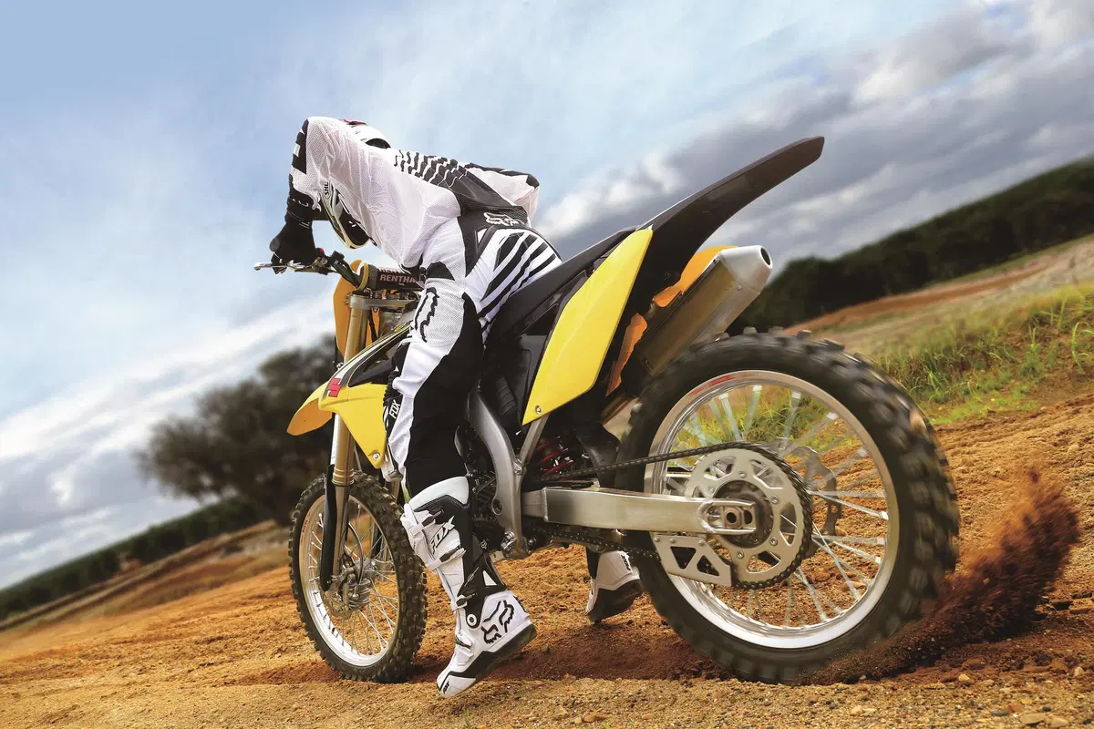 Suzuki RM-Z 250 2016 (2)