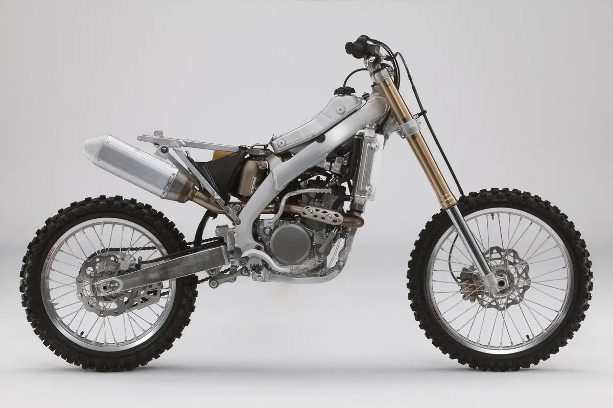 Suzuki RM-Z 250 2016 (14)