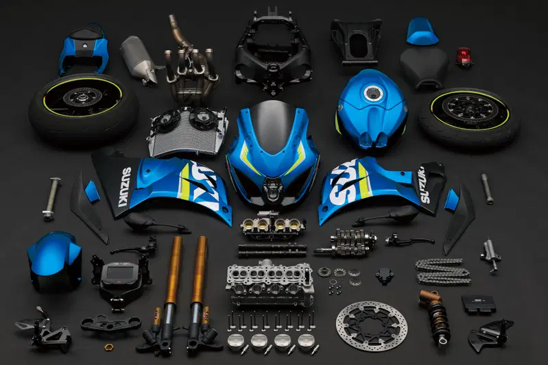 Tutte le componenti della nuova Suzuki GSX-R 1000R. Si notino le sospensioni Showa pi&ugrave; raffinate rispetto alla moto "base" 