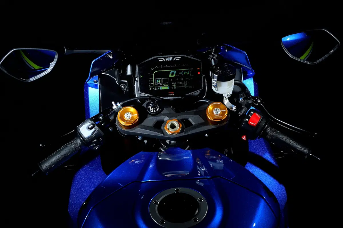 Suzuki GSX-R1000 e GSX-1000R 2017 ad Intermot 2016: foto e dati (5)