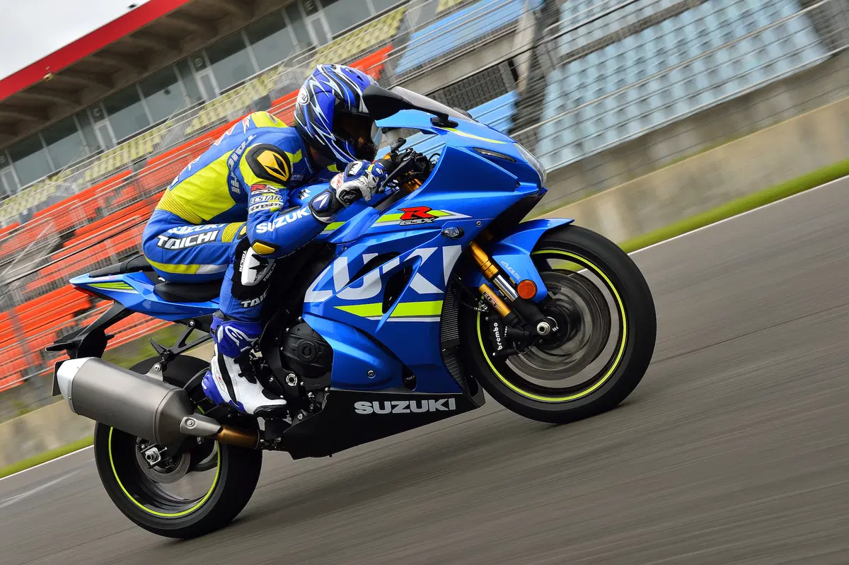Suzuki GSX-R1000 e GSX-1000R 2017 ad Intermot 2016: foto e dati (8)