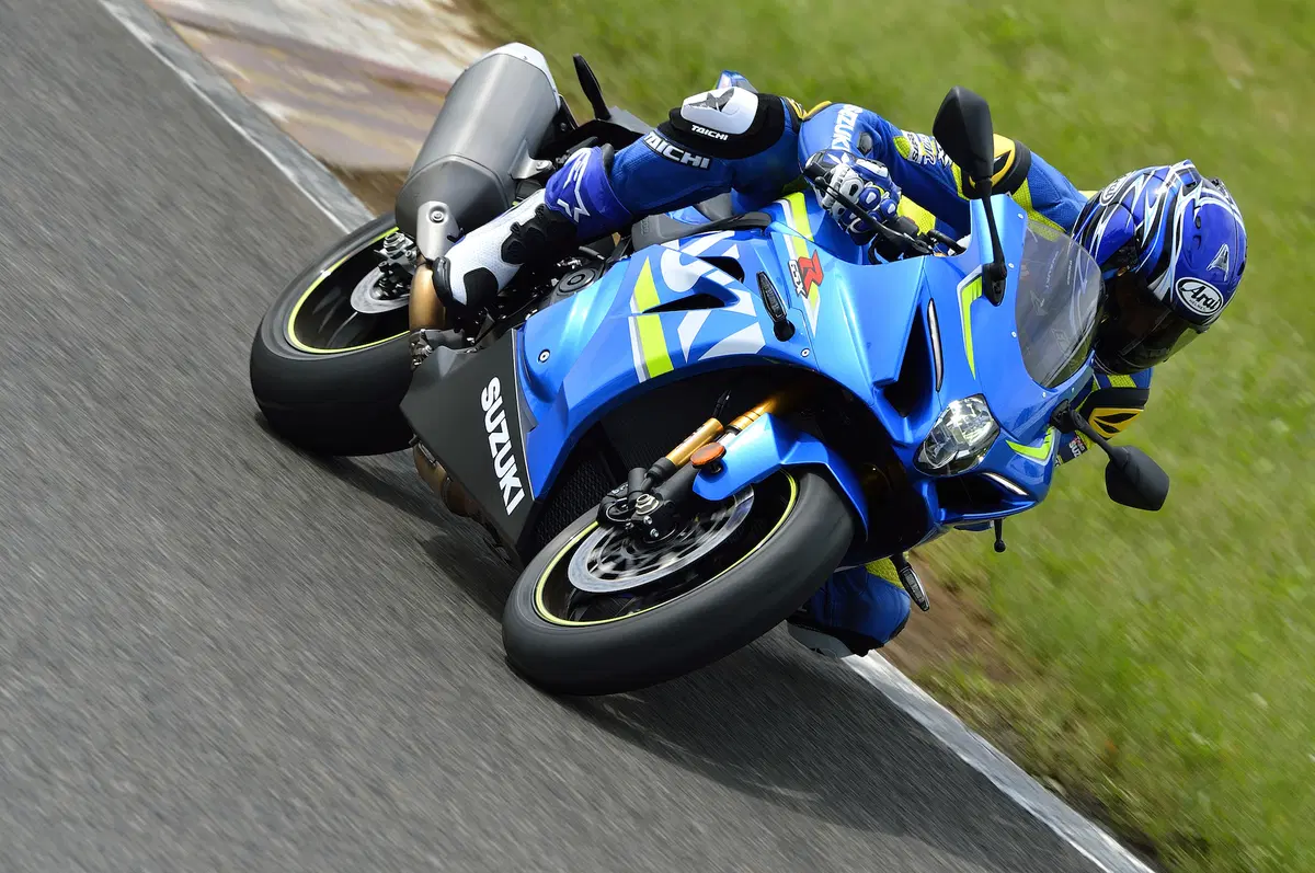 Suzuki GSX-R1000 e GSX-1000R 2017 ad Intermot 2016: foto e dati (10)