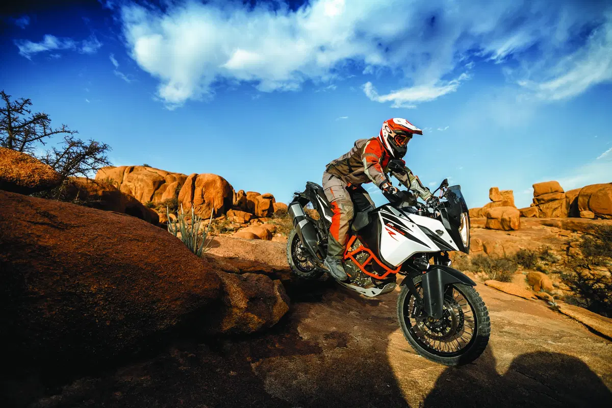 KTM 1090 Adventure R 2017: foto e dati EMBARGO (3)