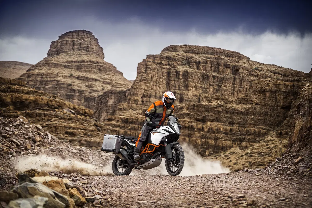 KTM 1090 Adventure R 2017: foto e dati EMBARGO (4)