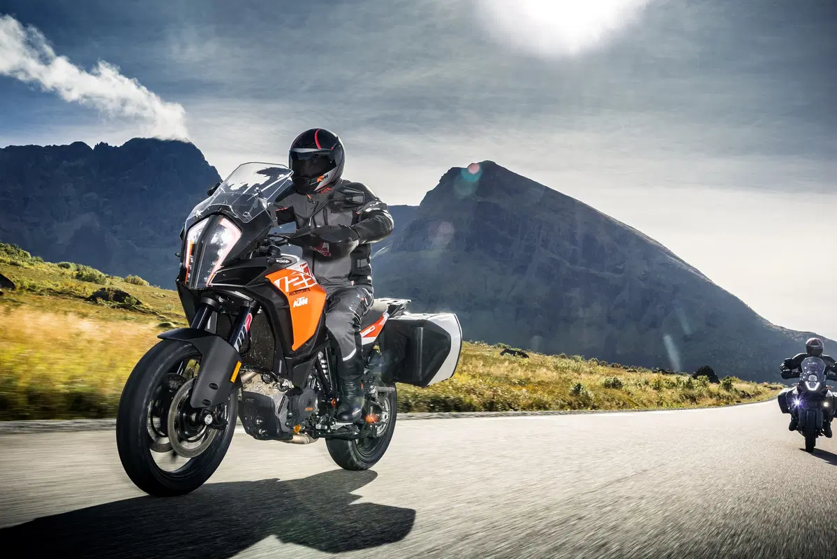 KTM 1290 Super Adventure S 2017: la base del top di gamma EMBARGO