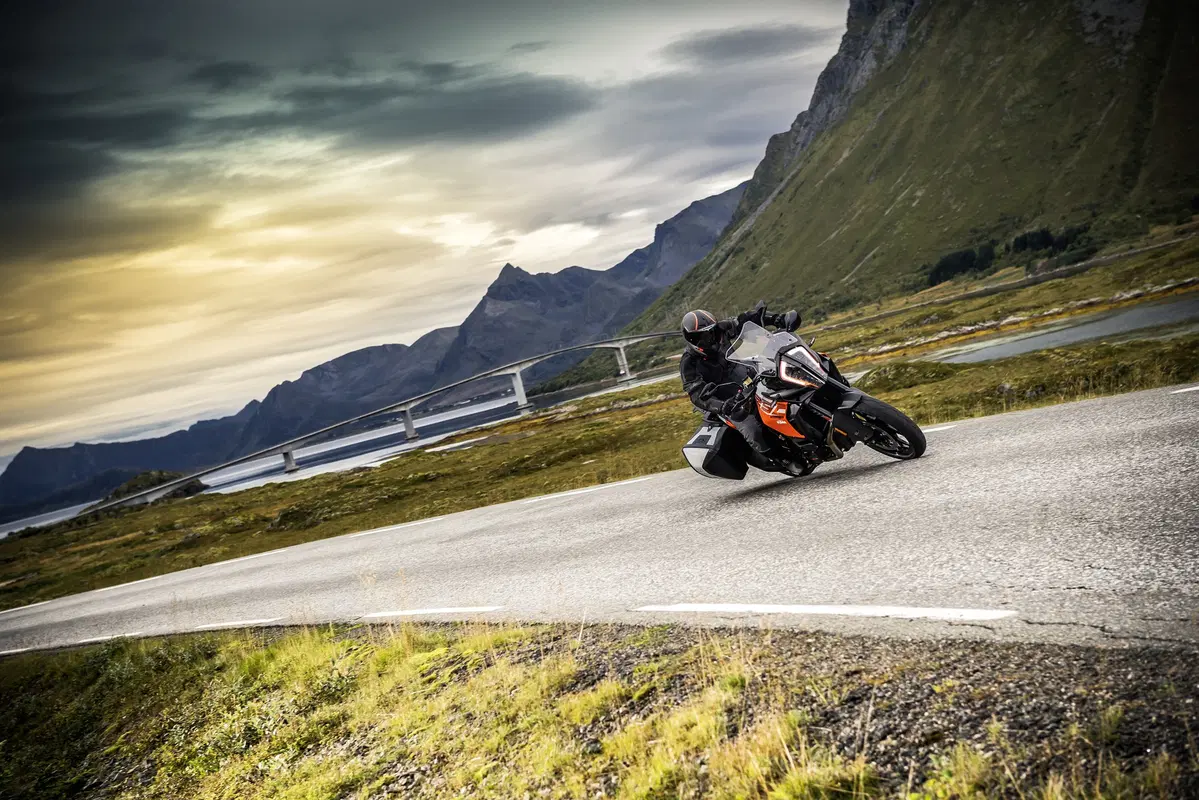 KTM 1290 Super Adventure S 2017: la base del top di gamma EMBARGO (2)