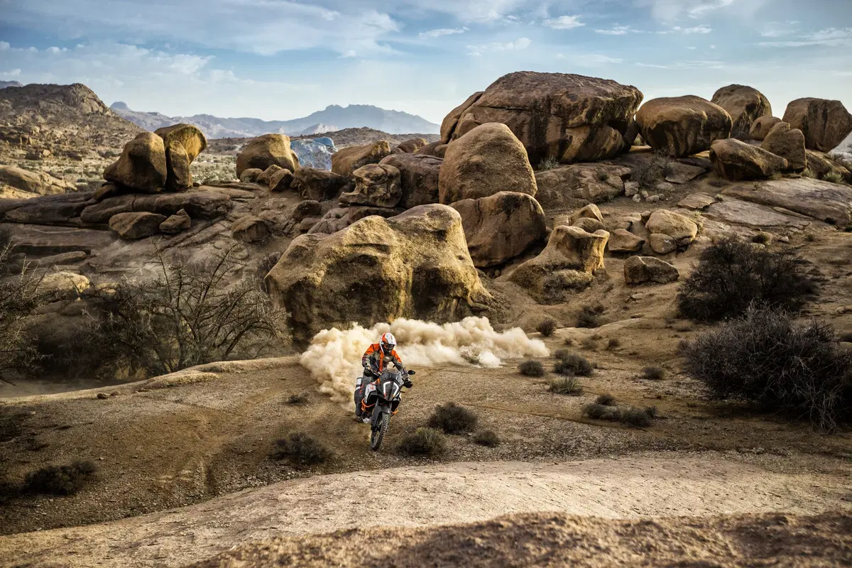 KTM 1290 Super Adventure R 2017: l'offroad con 160 cv (2)
