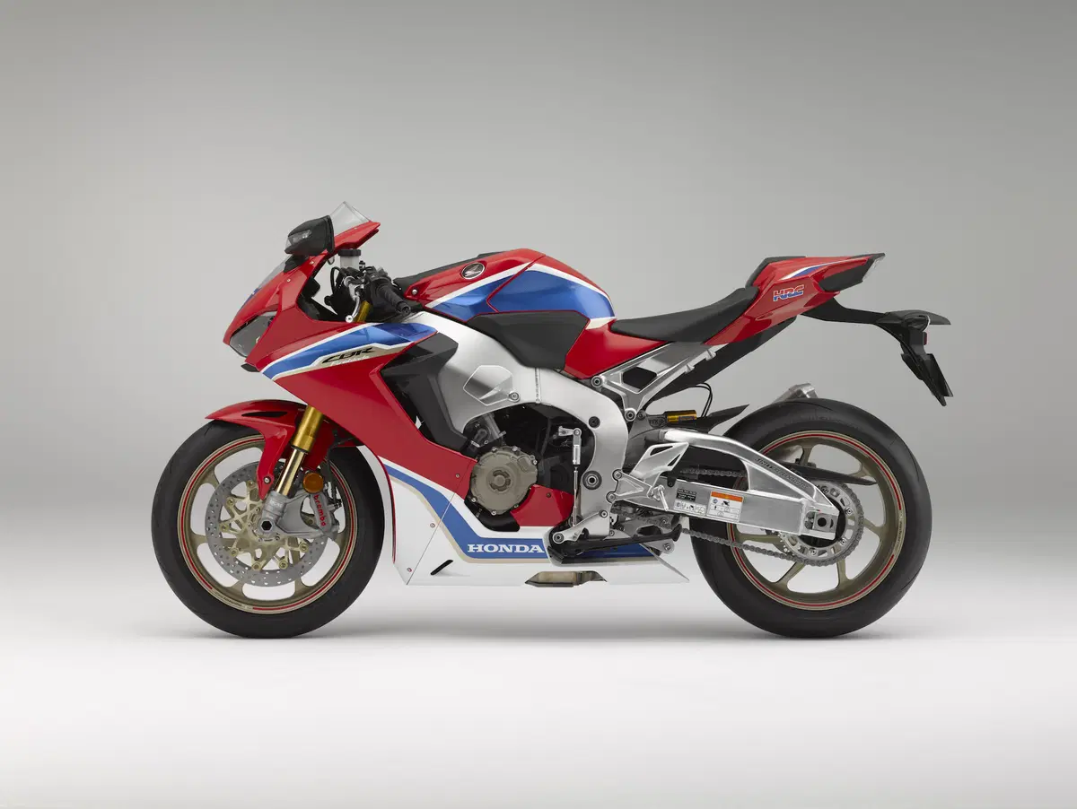 Honda CBR1000RR Fireblade SP e Fireblade SP2 2017 ad Intermot 2016: foto e dati