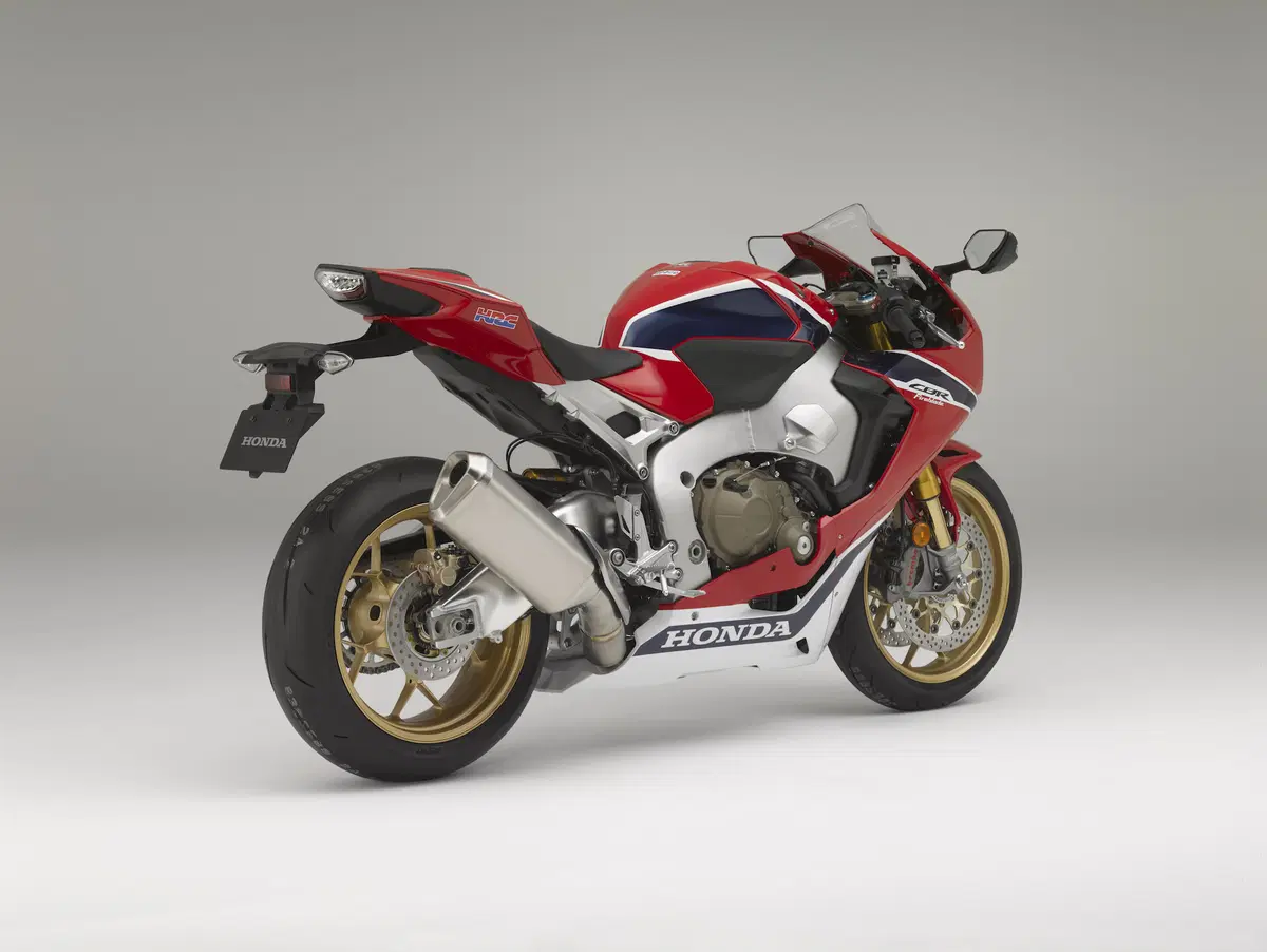 Honda CBR1000RR Fireblade SP e Fireblade SP2 2017 ad Intermot 2016: foto e dati (9)