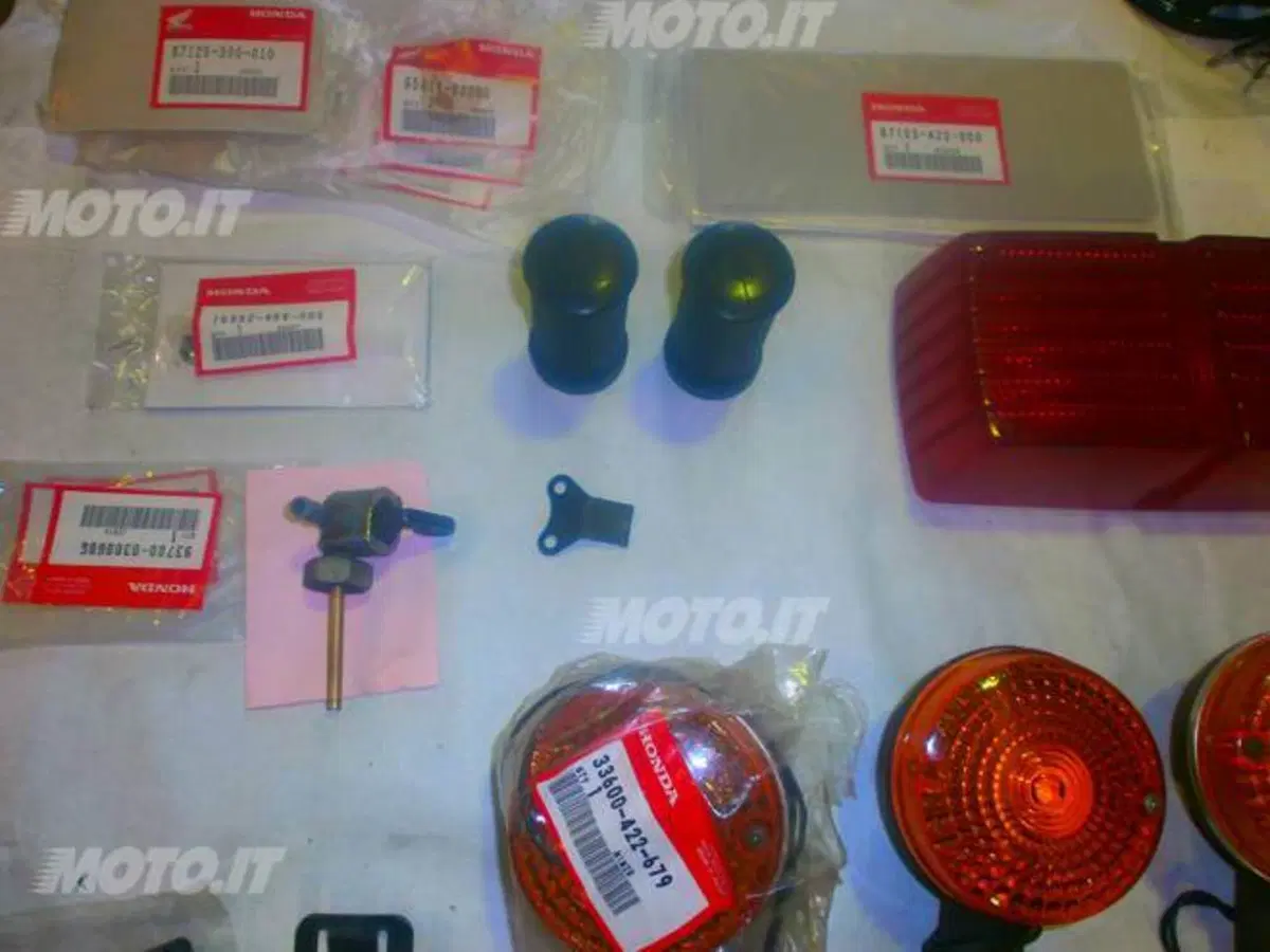 RICAMBI VARI HONDA CBX 1000 E CB 750 FOUR (5)
