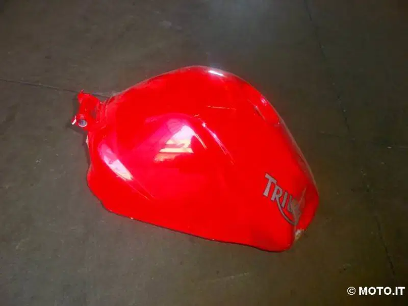 serbatoio triuph daytona 675 Triumph daytona 675 (2)