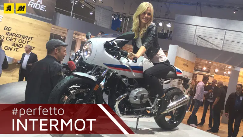 BMW R nineT Racer a Intermot 2016: il video