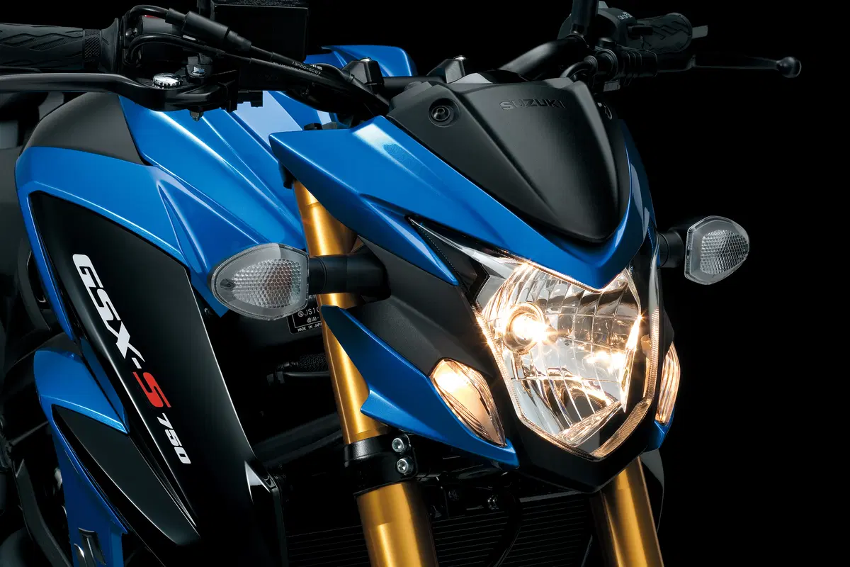 Suzuki GSX-F 750 debutta a Intermot: foto e dati (15)