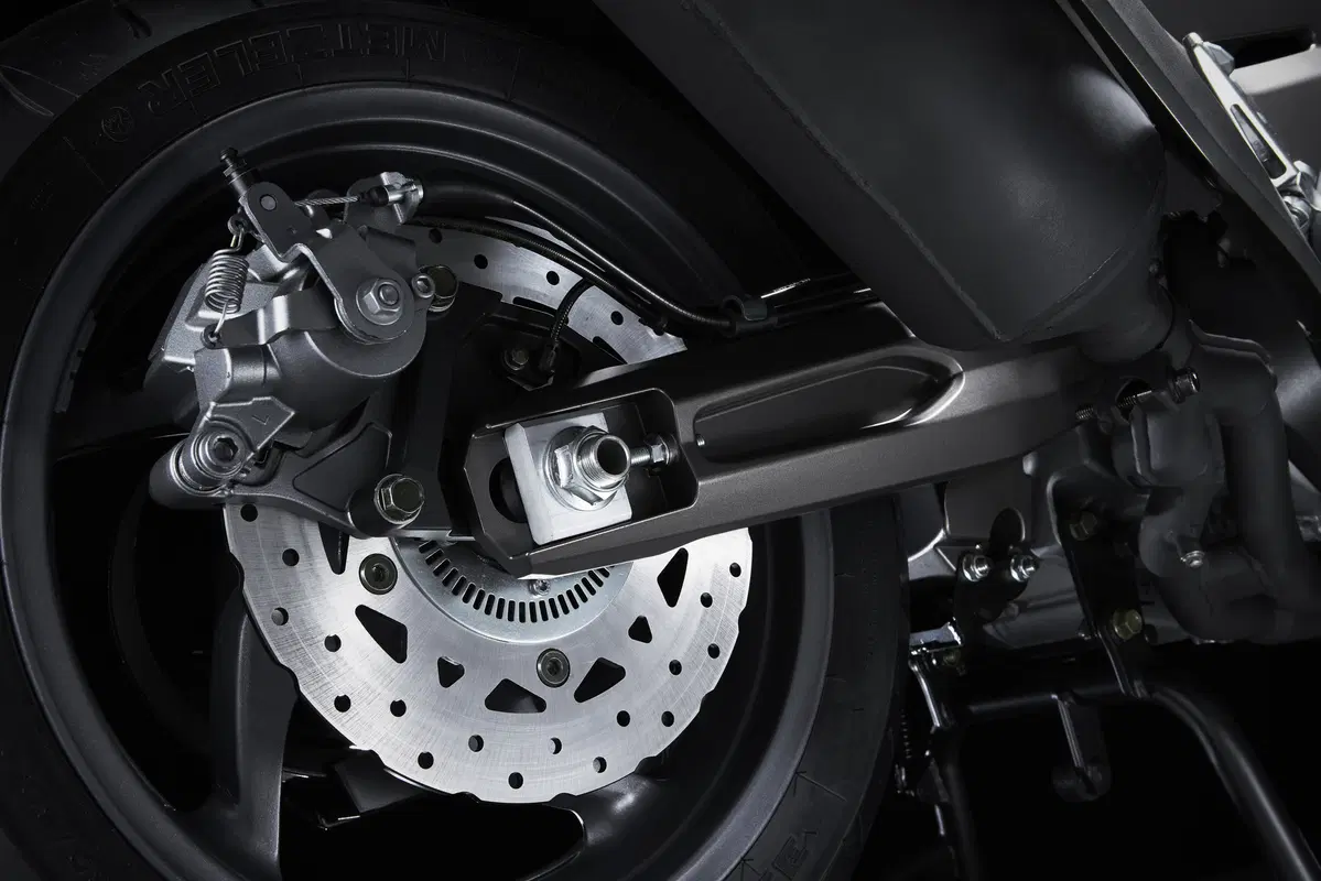 Kymco AK 550, ecco il nuovi maxi scooter (18)