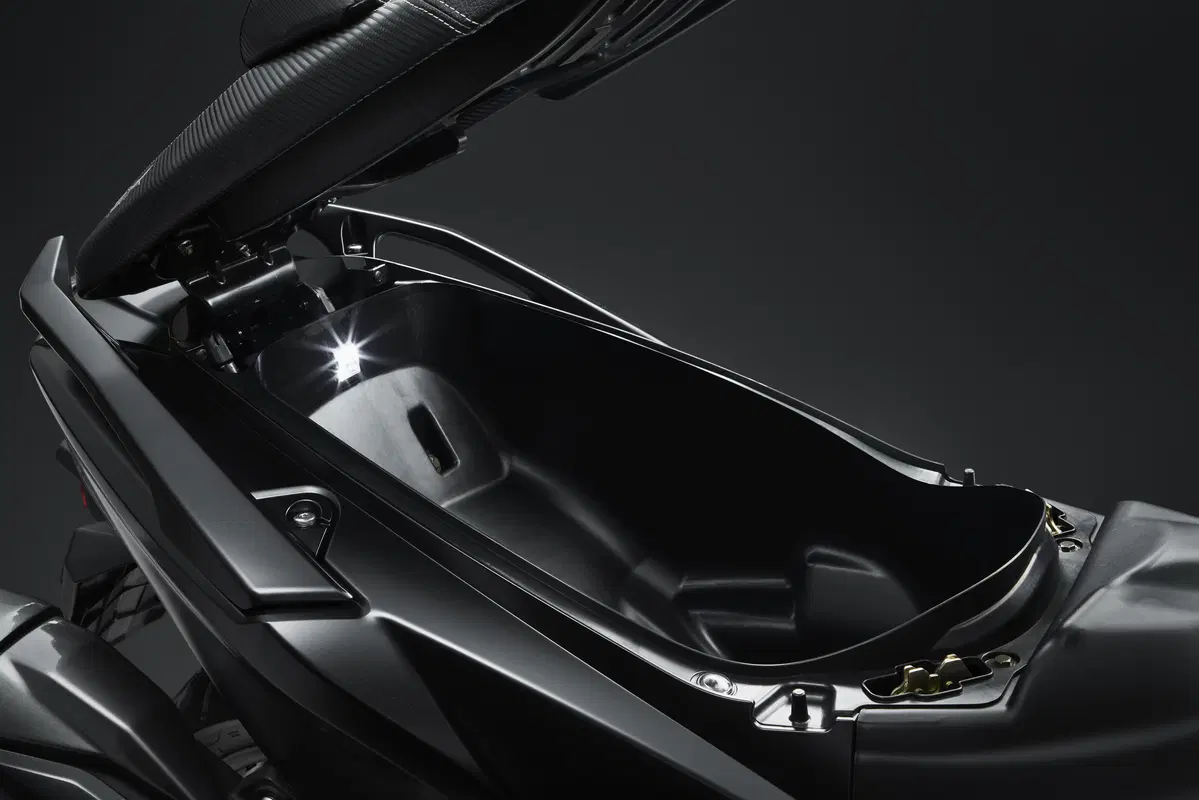 Kymco AK 550, ecco il nuovi maxi scooter (25)