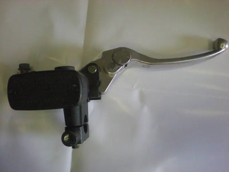 CORPO POMPA FRENO + LEVA Kymco (2)