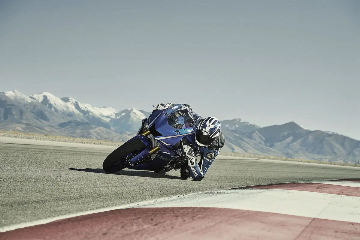 Yamaha YZF-R6 2017 (2)